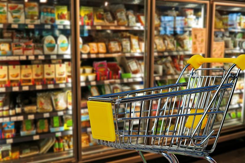 Откриха голямо количество храни с изтекъл срок на годност в супермаркет в П