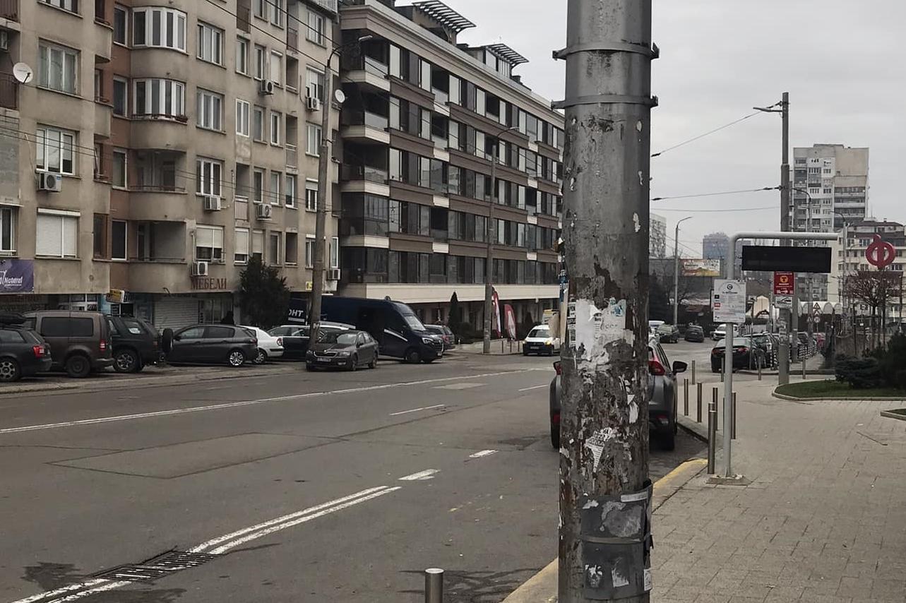 Внимание: Опасен електрически стълб на ул. „Йерусалим“ в София (СНИМКИ)