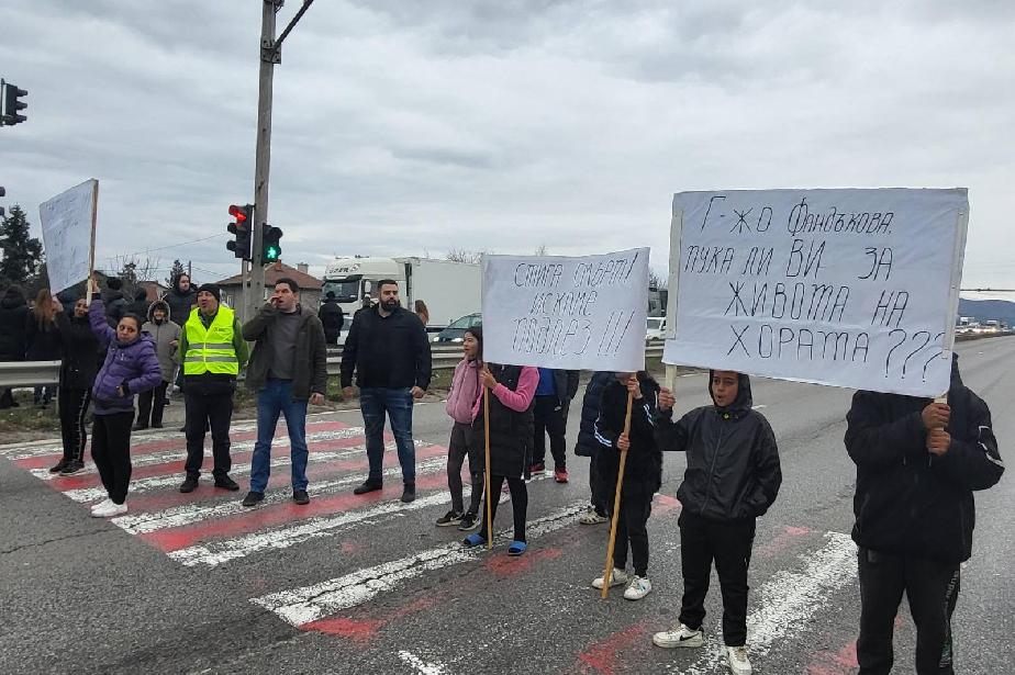 Общински съветници искат мерки за опасната пешеходна пътека в Казичене