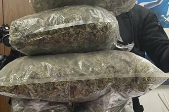 Софийски митничари откриха над 6,2 кг. марихуана в кутии с коледни лакомств