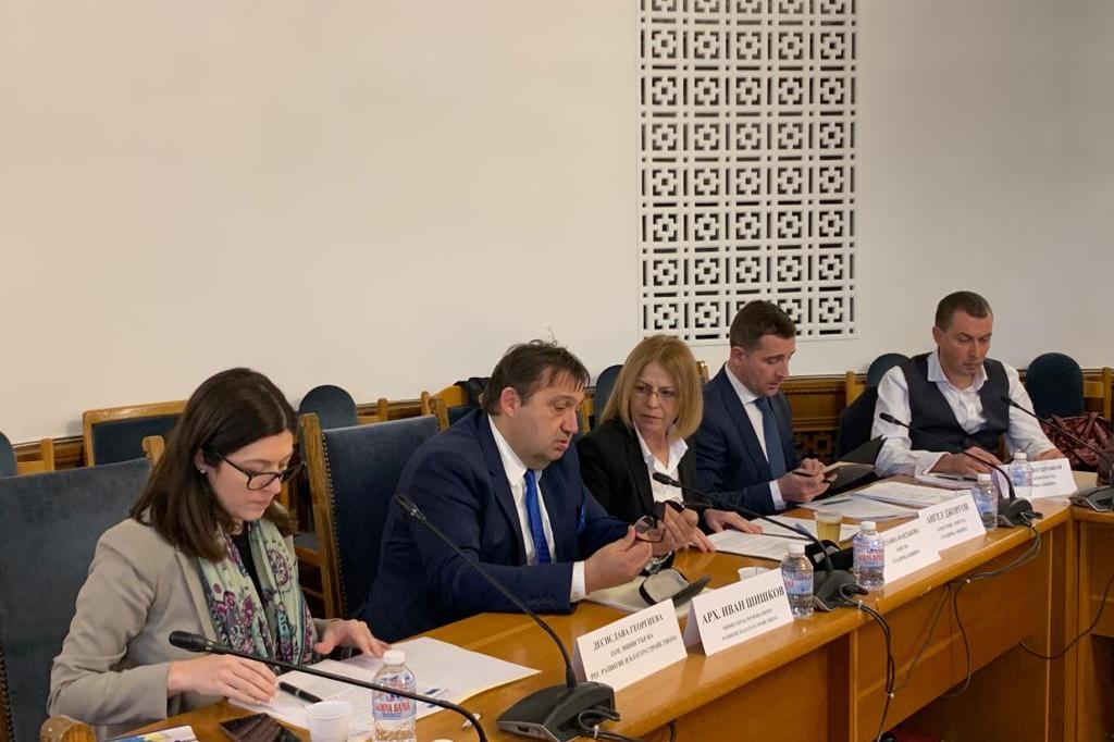 Министър Шишков: Ако има пропуски при надзора на ремонта на жълтите павета,