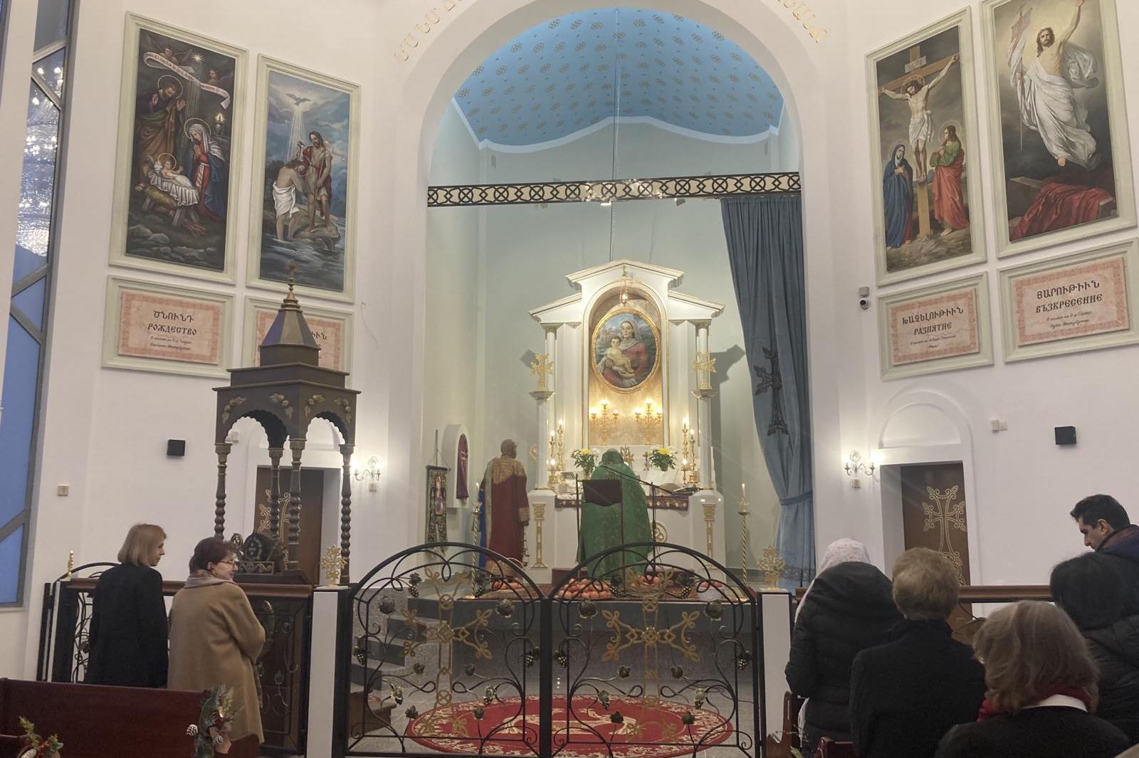 Арменците в София посрещнаха Рождество Христово в новопостроения храм