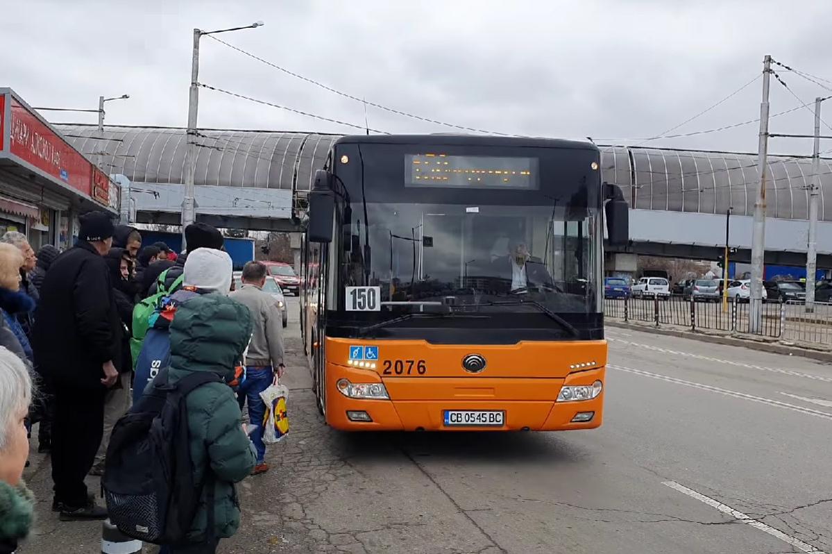 Два от автобусите по линията с. Волуяк - ж.к. "Обеля" вече са нови