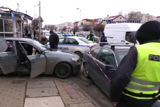 Полицаи пострадаха леко след гонка в София
