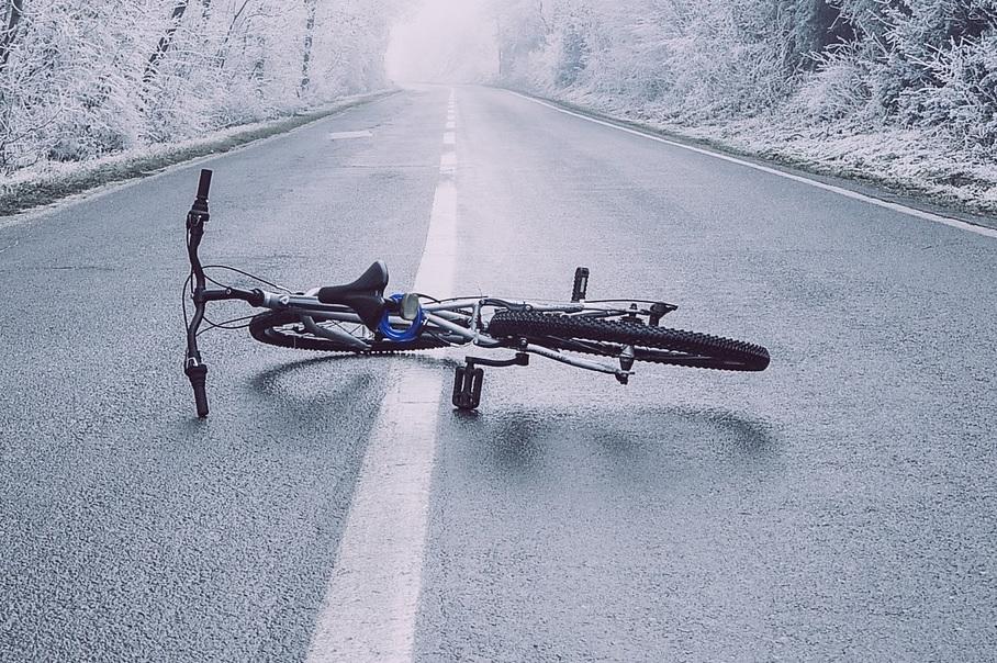 „Почерпен“ велосипедист от Ихтиман прекара първия ден на 2023-а в болница
