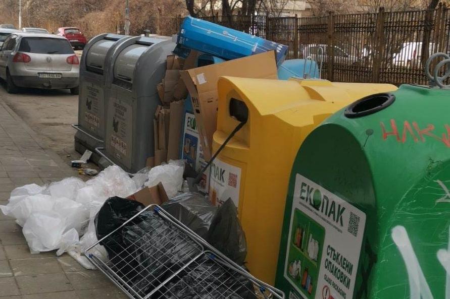 Смрад и боклуци се носят по ул. "Ат. Иширков" в столичния Студентски град