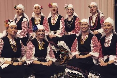 Внучките на Бистришките баби пеят за Мисис Вселена в София