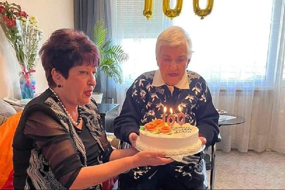 Честито! Баба Мария от район Надежда отпразнува 100-годишен юбилей