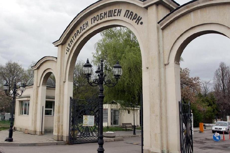 ВМРО: СОС трябва да провери спешно гробищните паркове в София