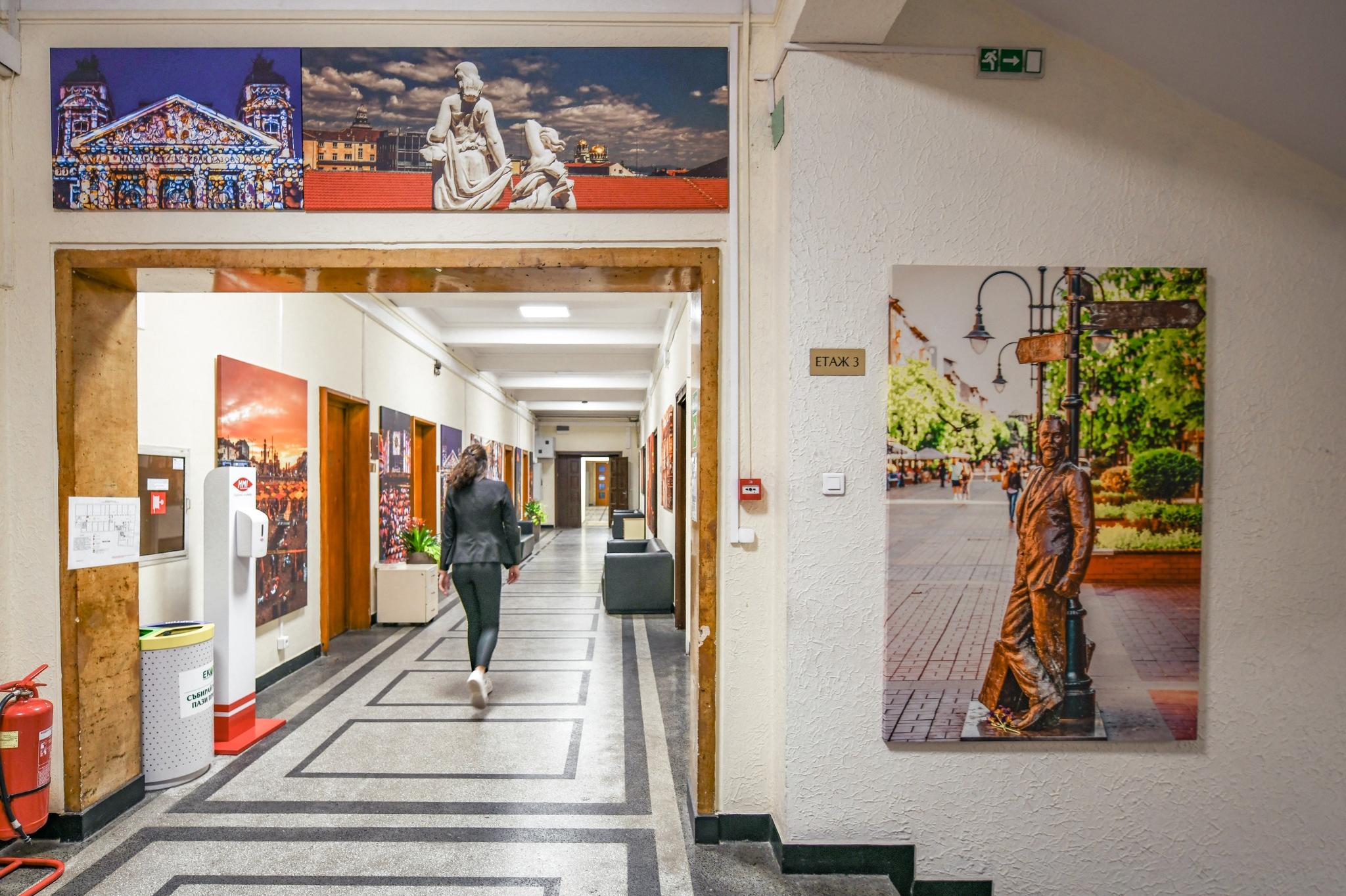 Стотици разгледаха изложбата Етюдите на София в сградата на Столичната общи