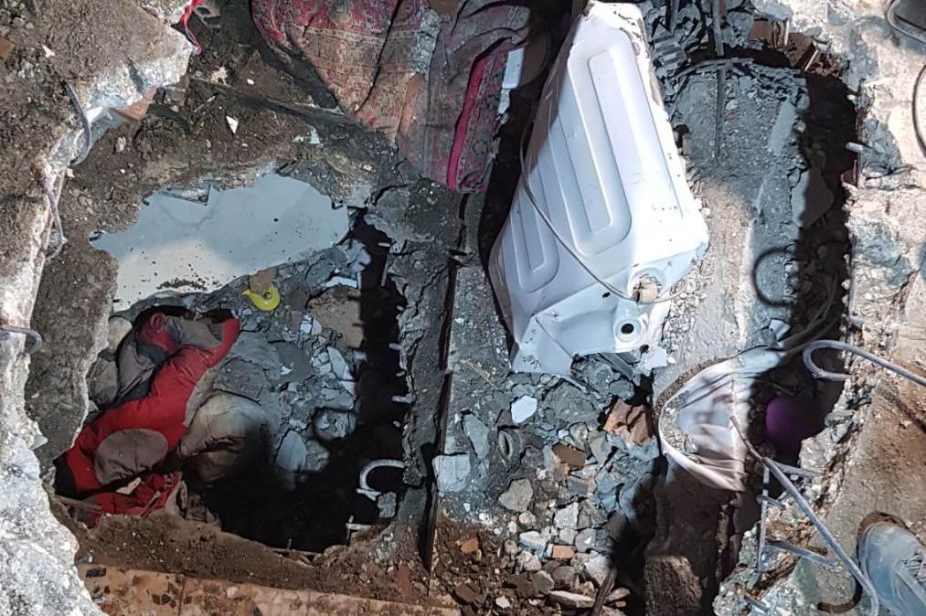 135 часа след труса: Наши спасители извадиха жива жена от развалините в Тур
