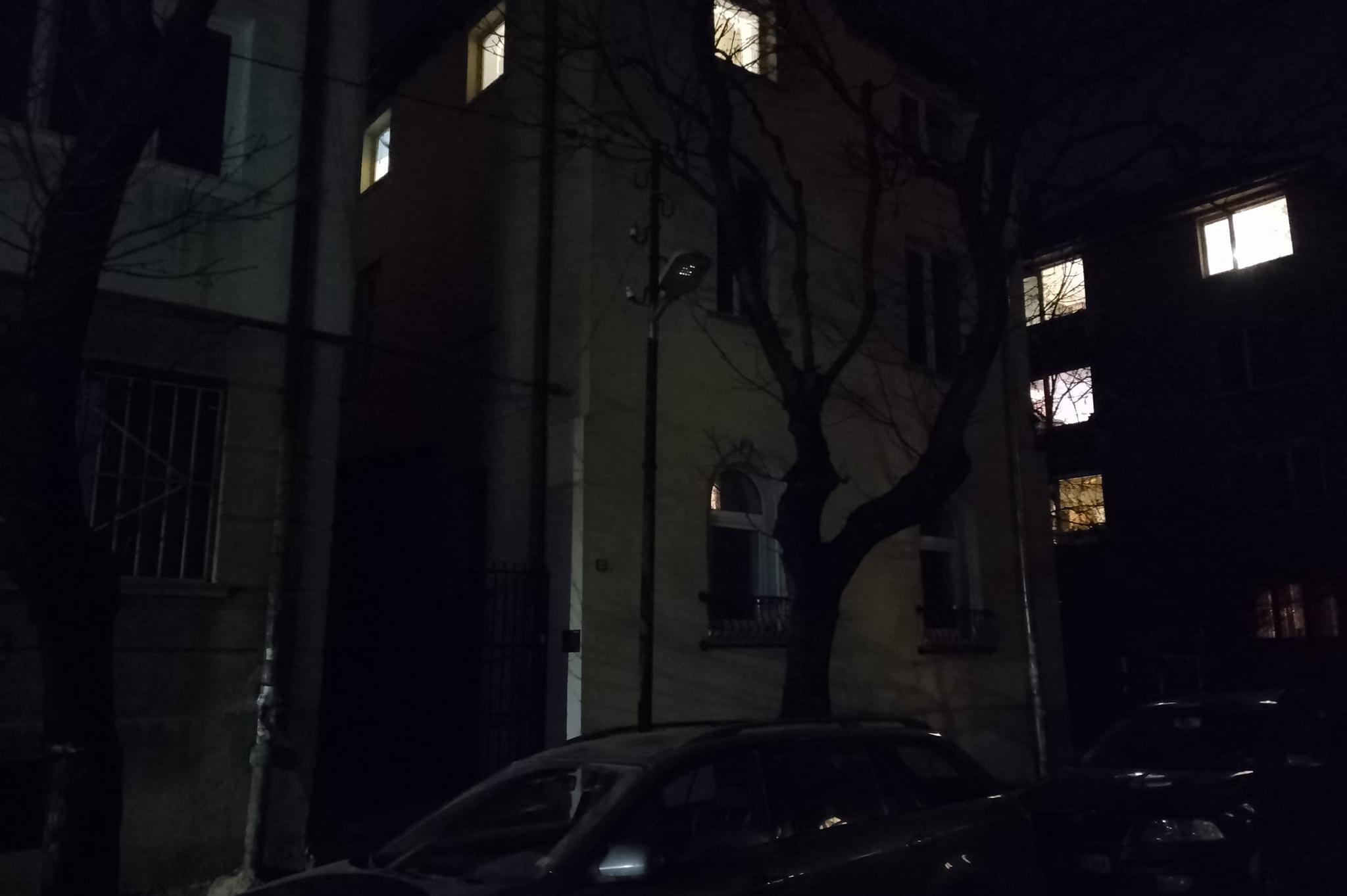 Осем месеца част от на ул. „Шандор Петьофи“ в София стои „на тъмно“