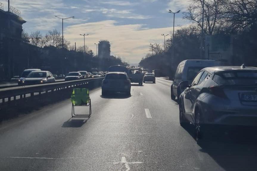 Аварирал автомобил причини задръстване на Цариградско шосе