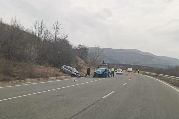 Шестима пострадаха при катастрофа по пътя Кюстендил – София