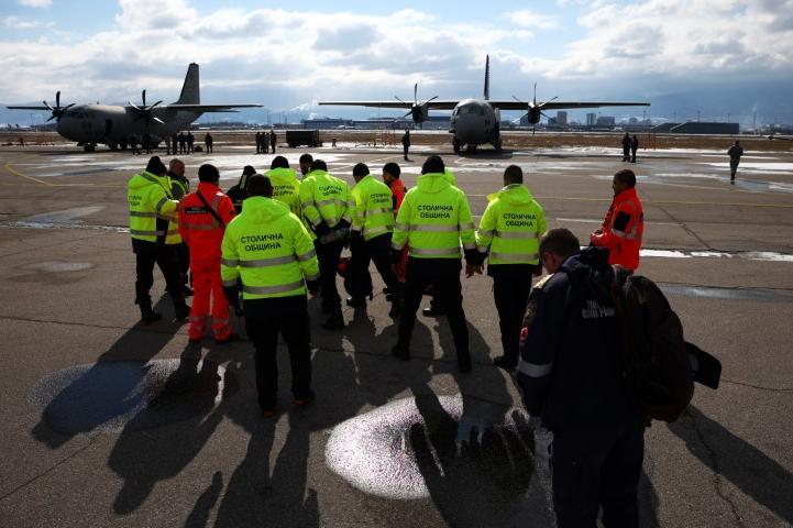 Военният "Спартан" лети от София до Ливан с хуманитарна помощ
