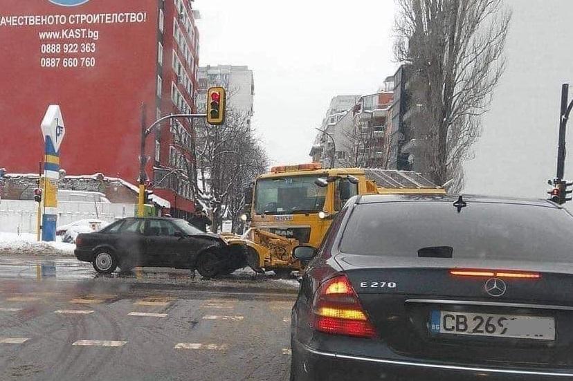 Катастрофи със снегорини в София провокираха вълна от хумор в мрежата