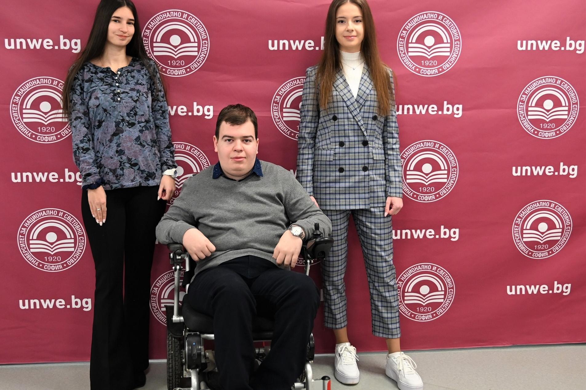 160 средношколци от София и страната  се състезаваха за място в УНСС