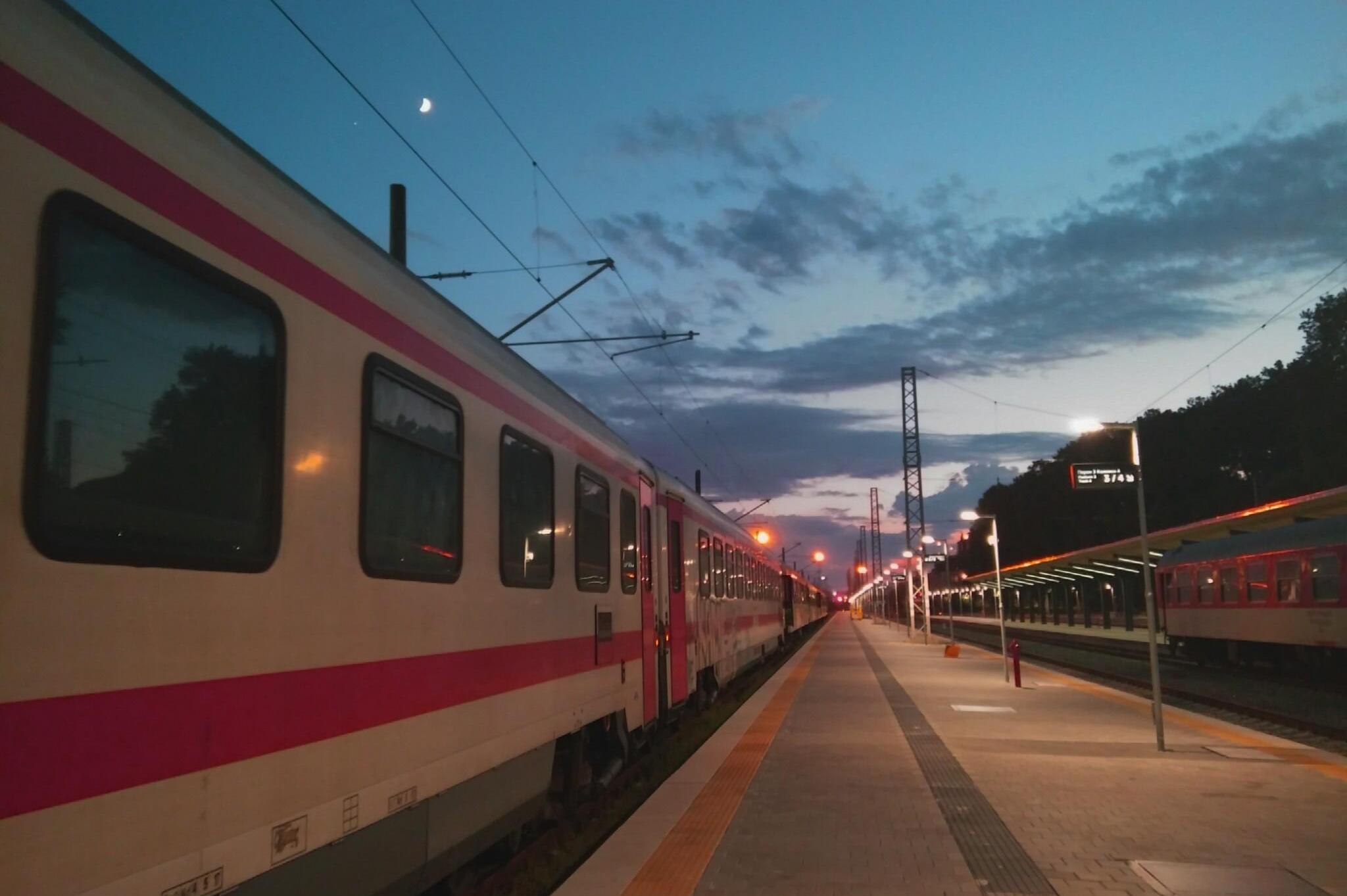 Авария в контактната мрежа  спря влакове между Костенец и Белово
