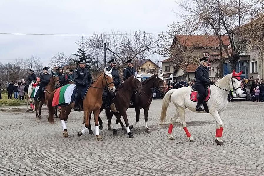 Традициите оживяха на Тодоровден в район Средец (СНИМКИ)