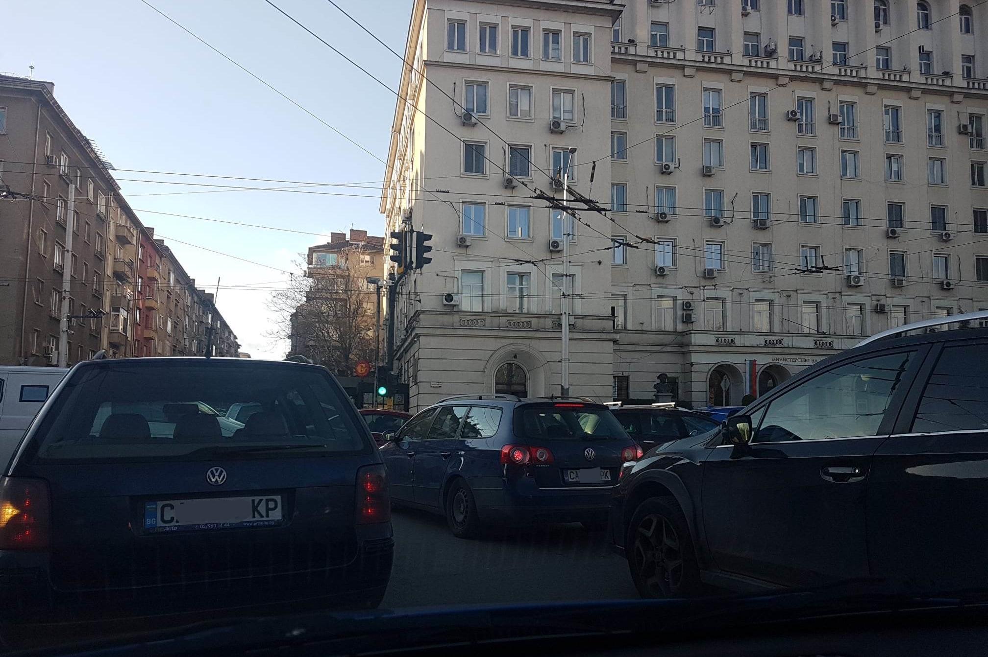 В час пик: Огромно задръстване в центъра на София