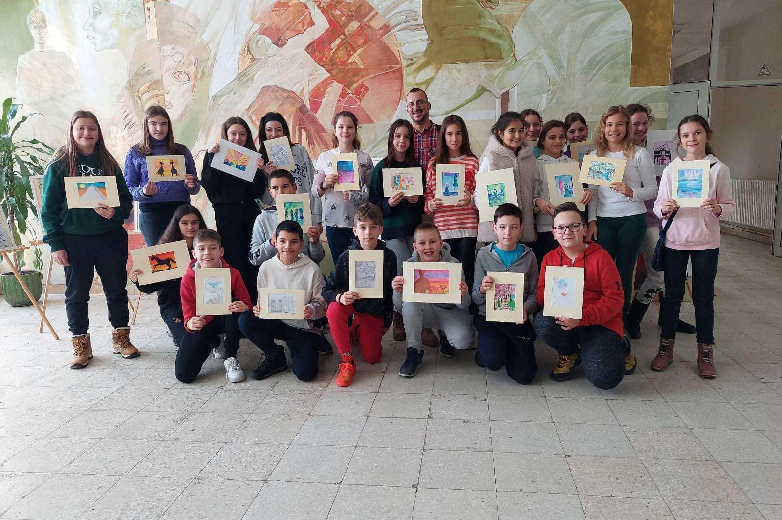 Добротворци: Ученици от столичното  ОУ "Симеон Радев" събират пари с изкуст