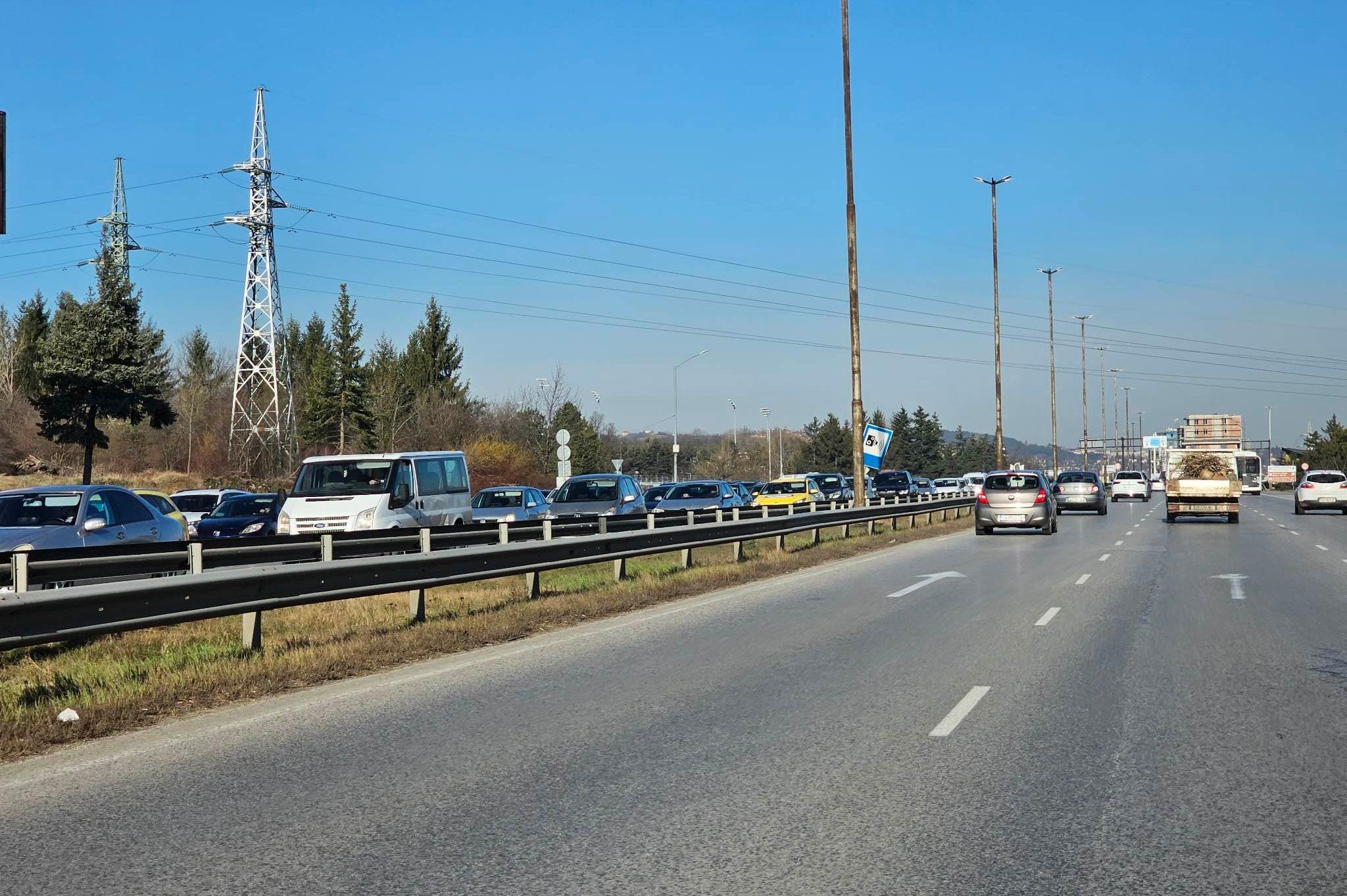 7 коли във верижна катастрофа на Околовръстното край Бояна
