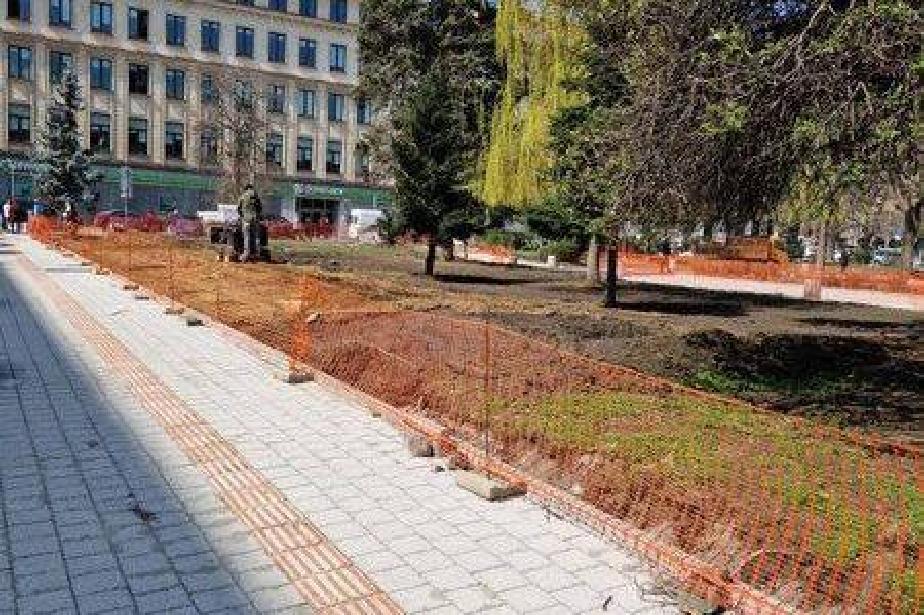 Започва озеленяването на градината пред х-л „Рила“ в София