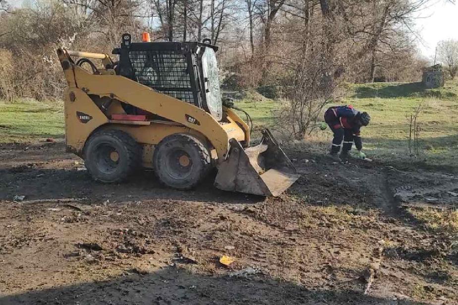 Доброволци и администрация чистиха терени в Панчарево
