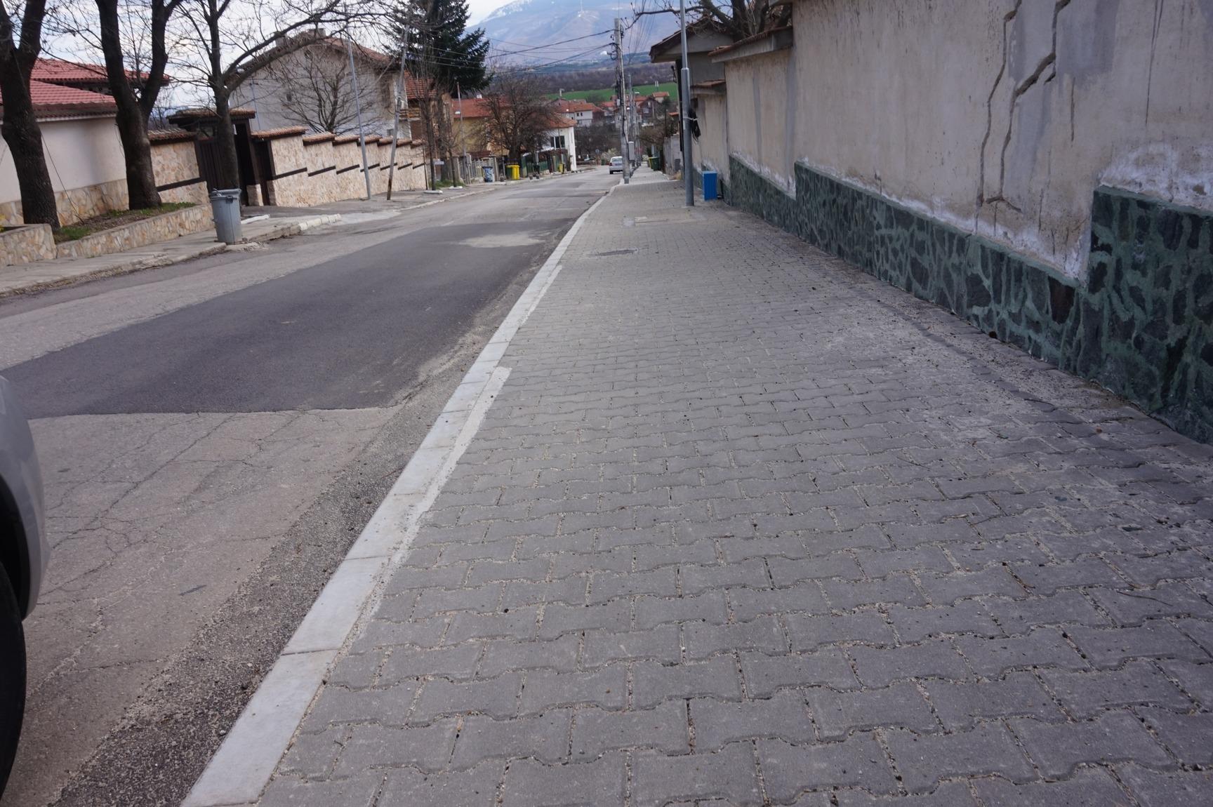 Ремонтираха редица улици в с. Иваняне (СНИМКИ)