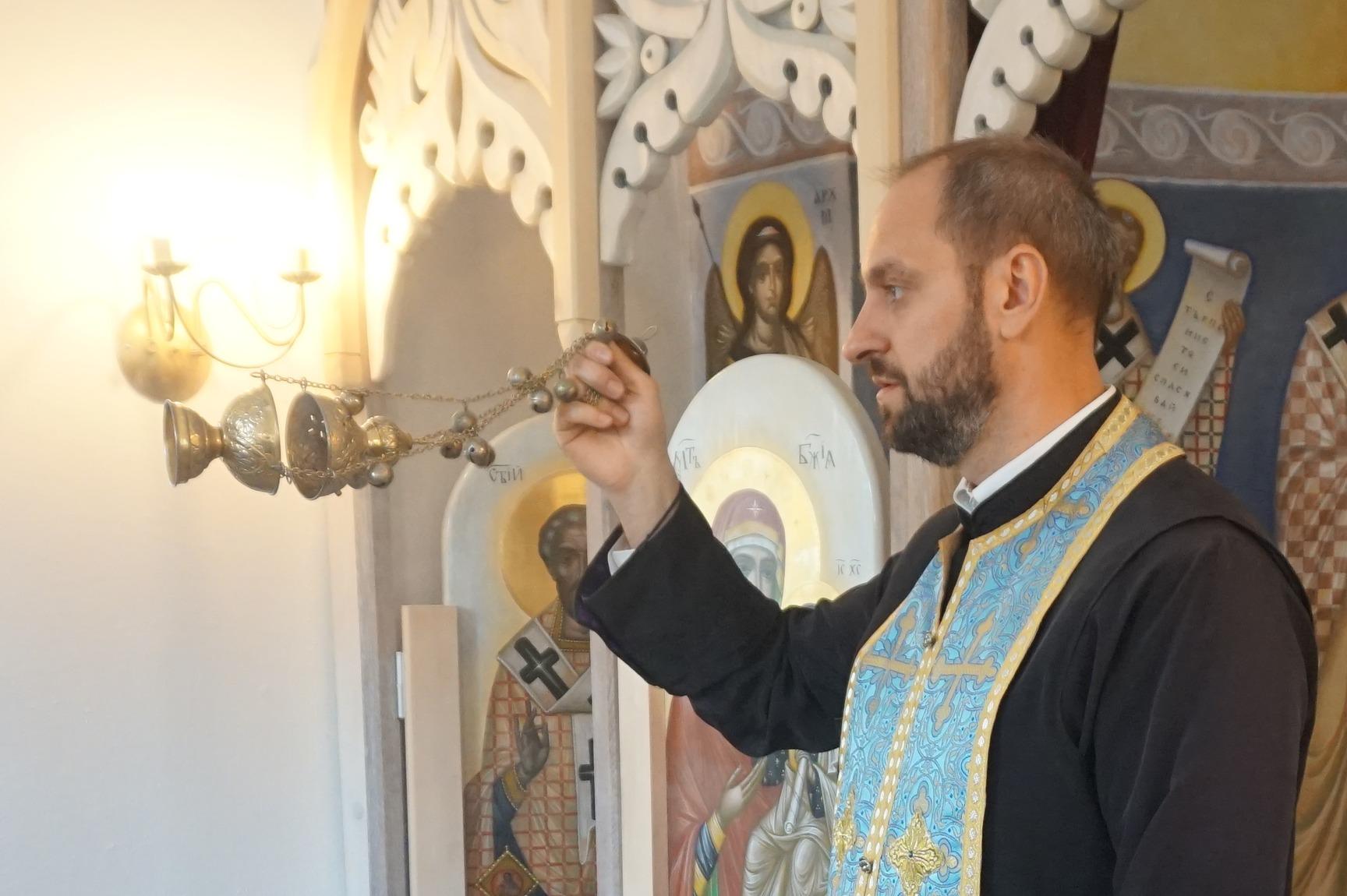 Осветиха новия параклис „Св. Лазар“ в Банкя (СНИМКИ)