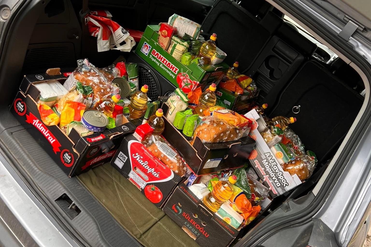 Добротворци: Доброволци дариха храна на 90 семейства за Великден