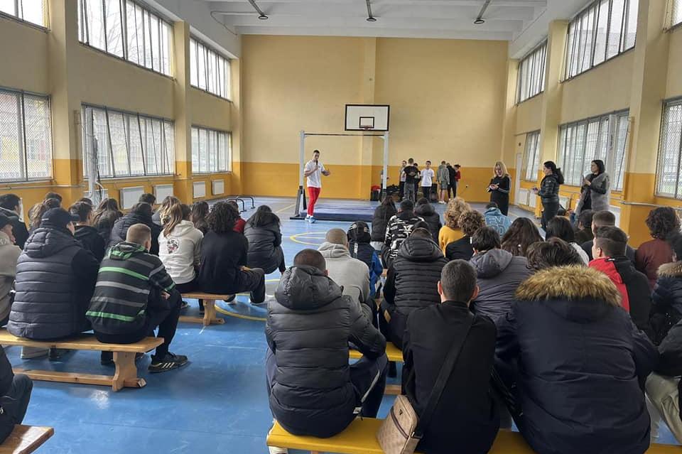 Спорт срещу агресията в район Надежда започна с демонстрации в 101-во учили