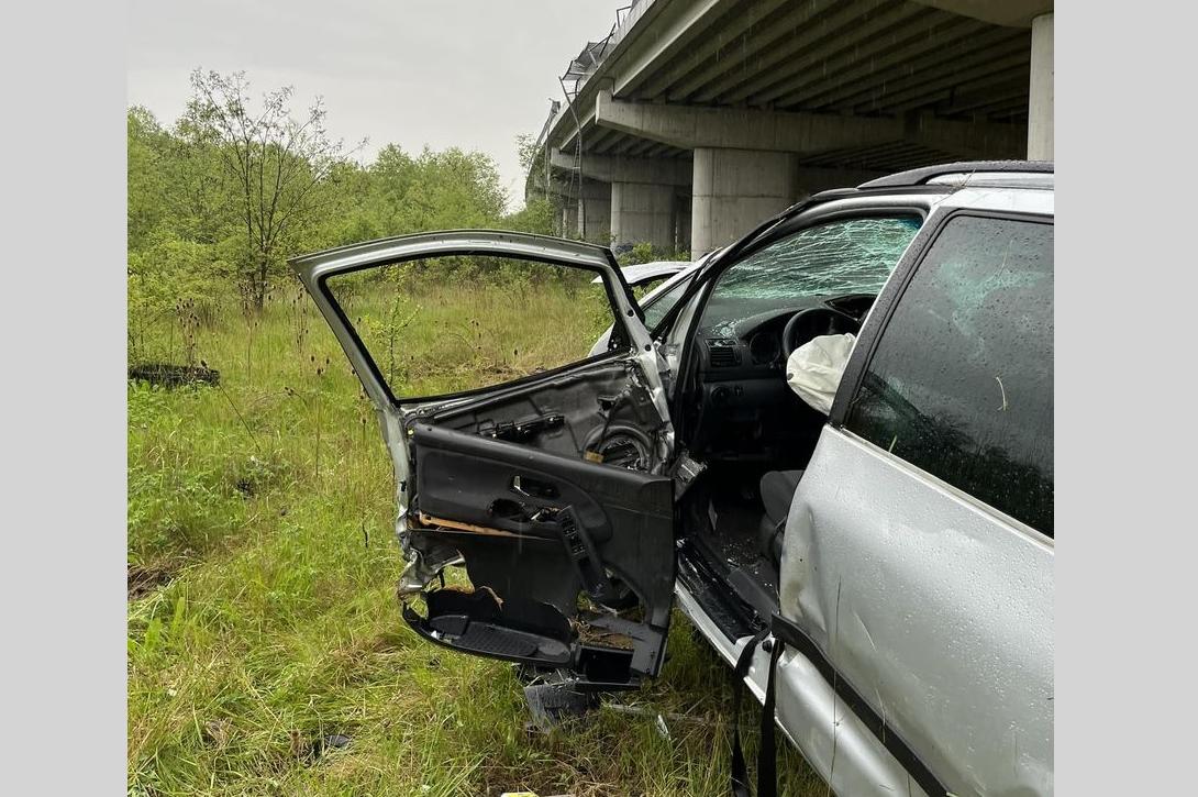 Кола „излетя: от АМ „Люлин“ край София и падна под мост