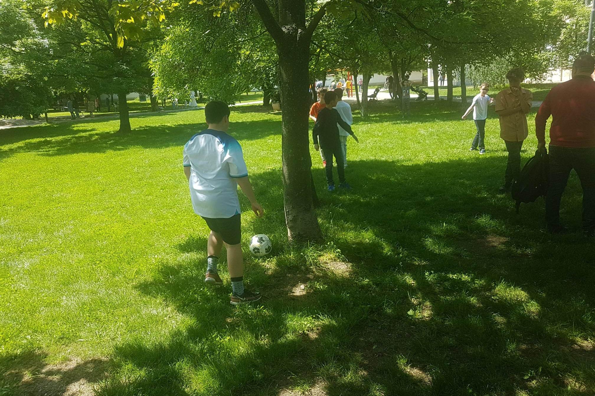 24 май: Десетки деца търсиха и намериха буквите в софийския парк Гео Милев 