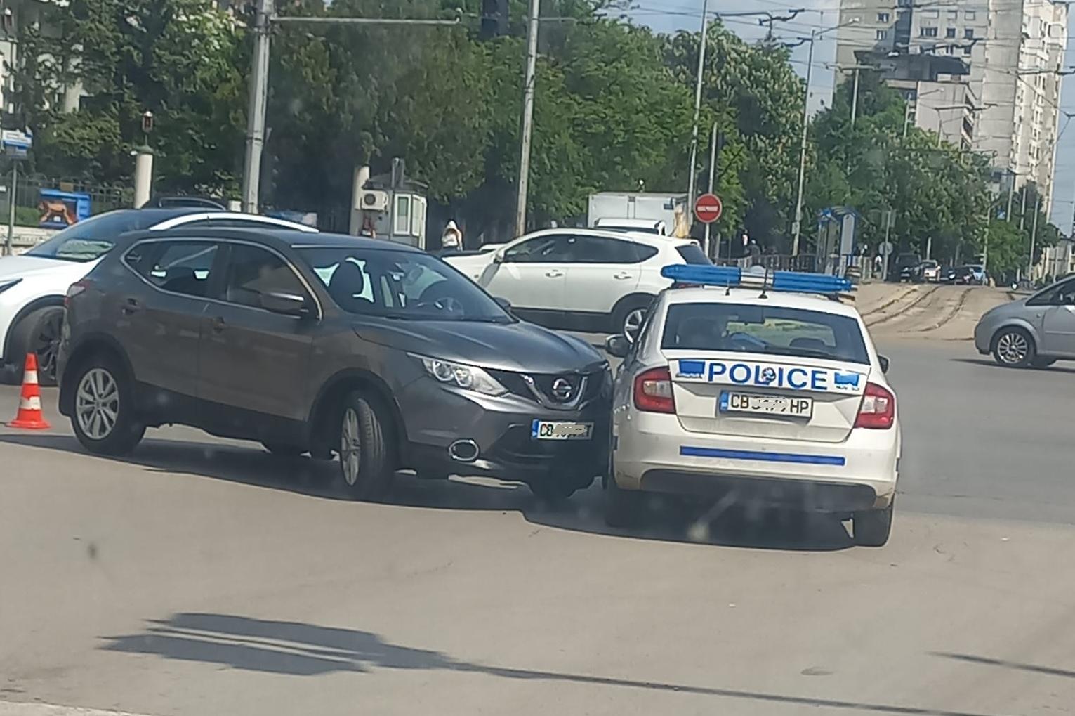 Патрулка и лек автомобил се удариха ул. „Цар Иван Асен II“ в София