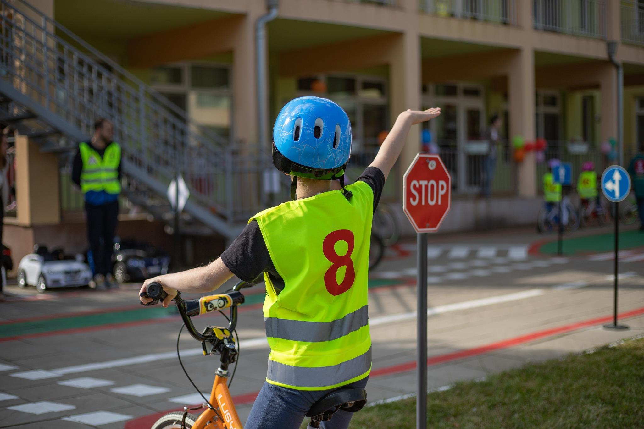 Децата от „Кумарица“ демонстрираха знания по пътна безопасност (СНИМКИ)