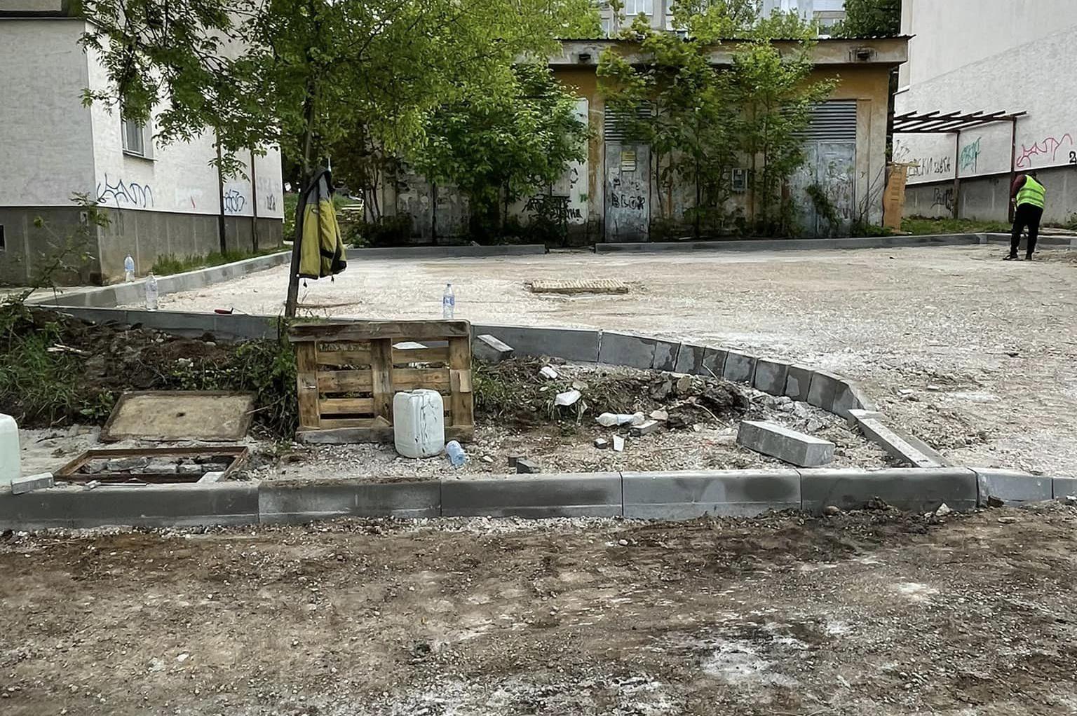 Изграждат нов паркинг и тротоар на ул. “Кирил Цонев” в Дианабад (СНИМКИ)