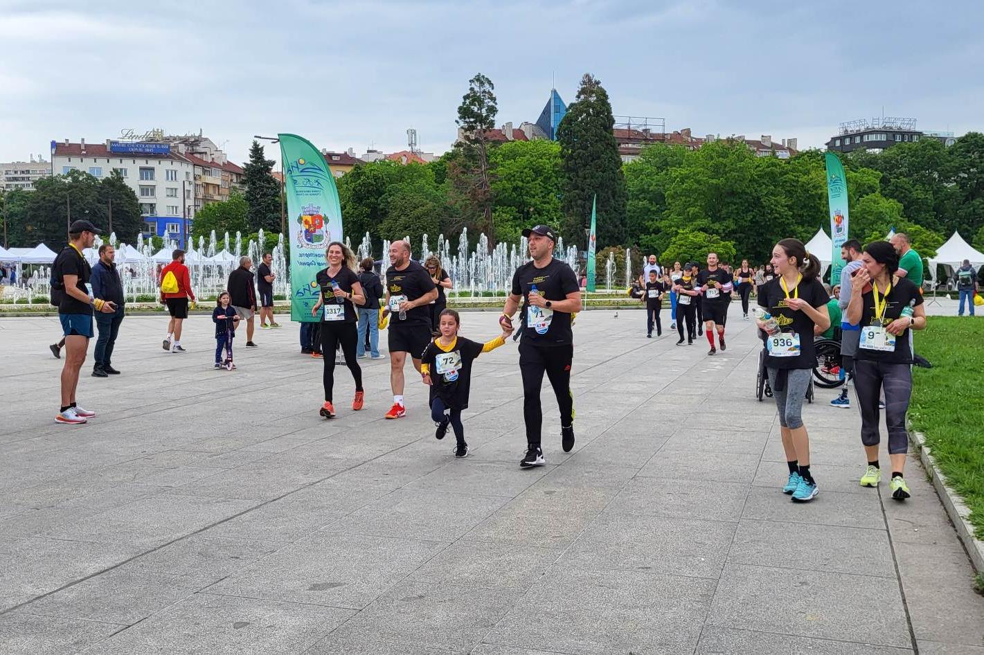 2300 бягаха край НДК, в помощ на хората с различни възможности да спортуват