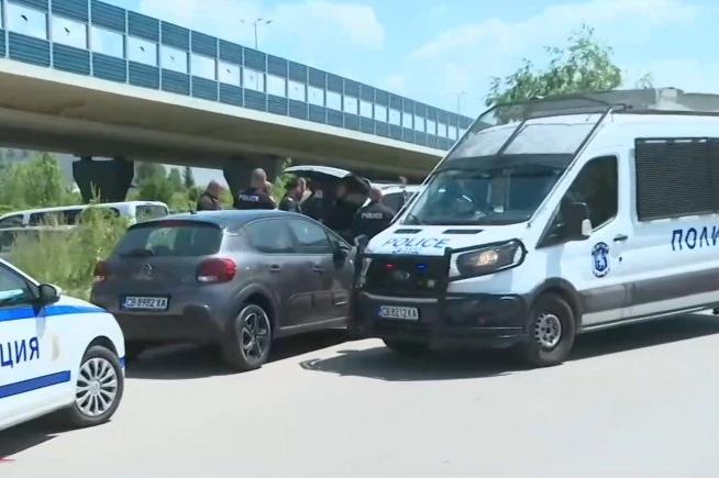 Румънски джип с мигранти катастрофира до Летище София, шофьорът избяга