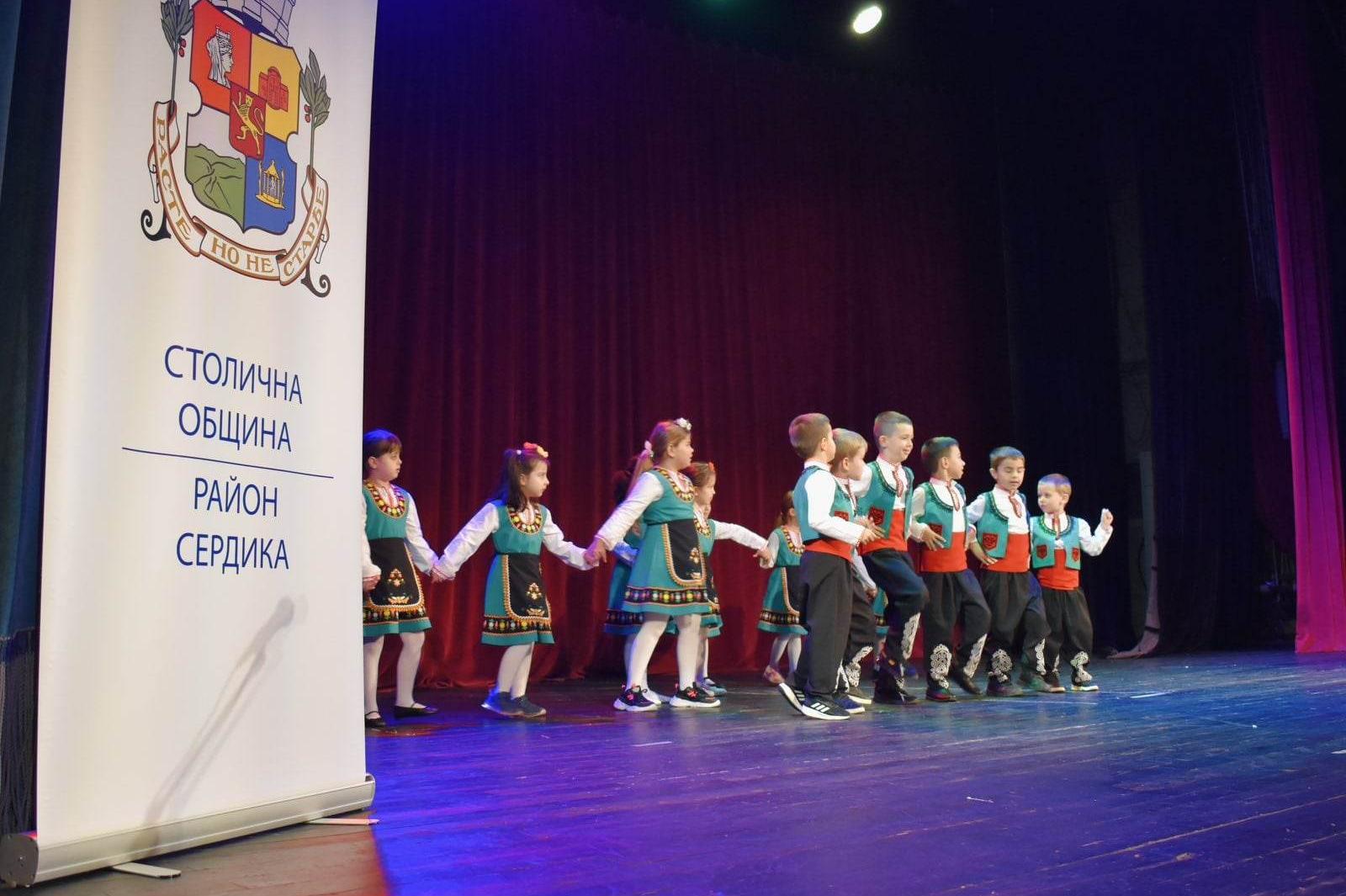 Децата от район Сердика изнесоха концерт по случай 24 май