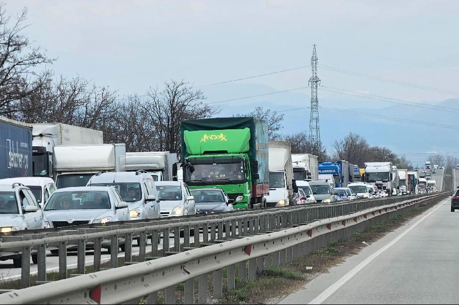 Без камиони по АМ „Тракия“ в посока от София към Бургас