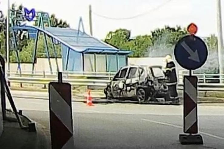 Овъглен автомобил причини задръстване на „Ломско шосе“