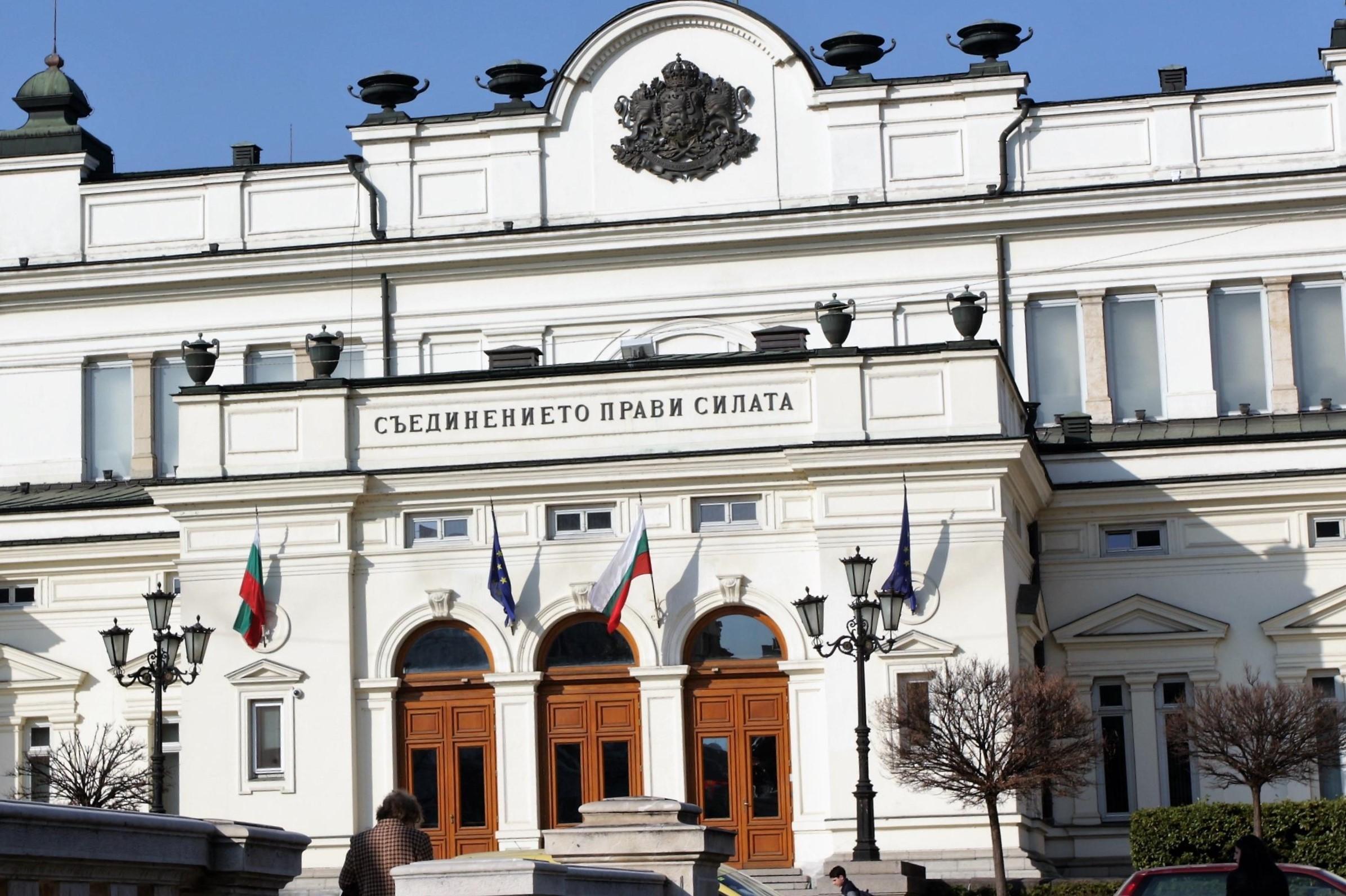 Парламентът одобри кабинета „Денков – Габриел“