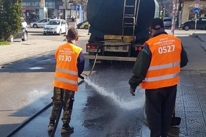 Затварят по график улици в Триадица за миене
