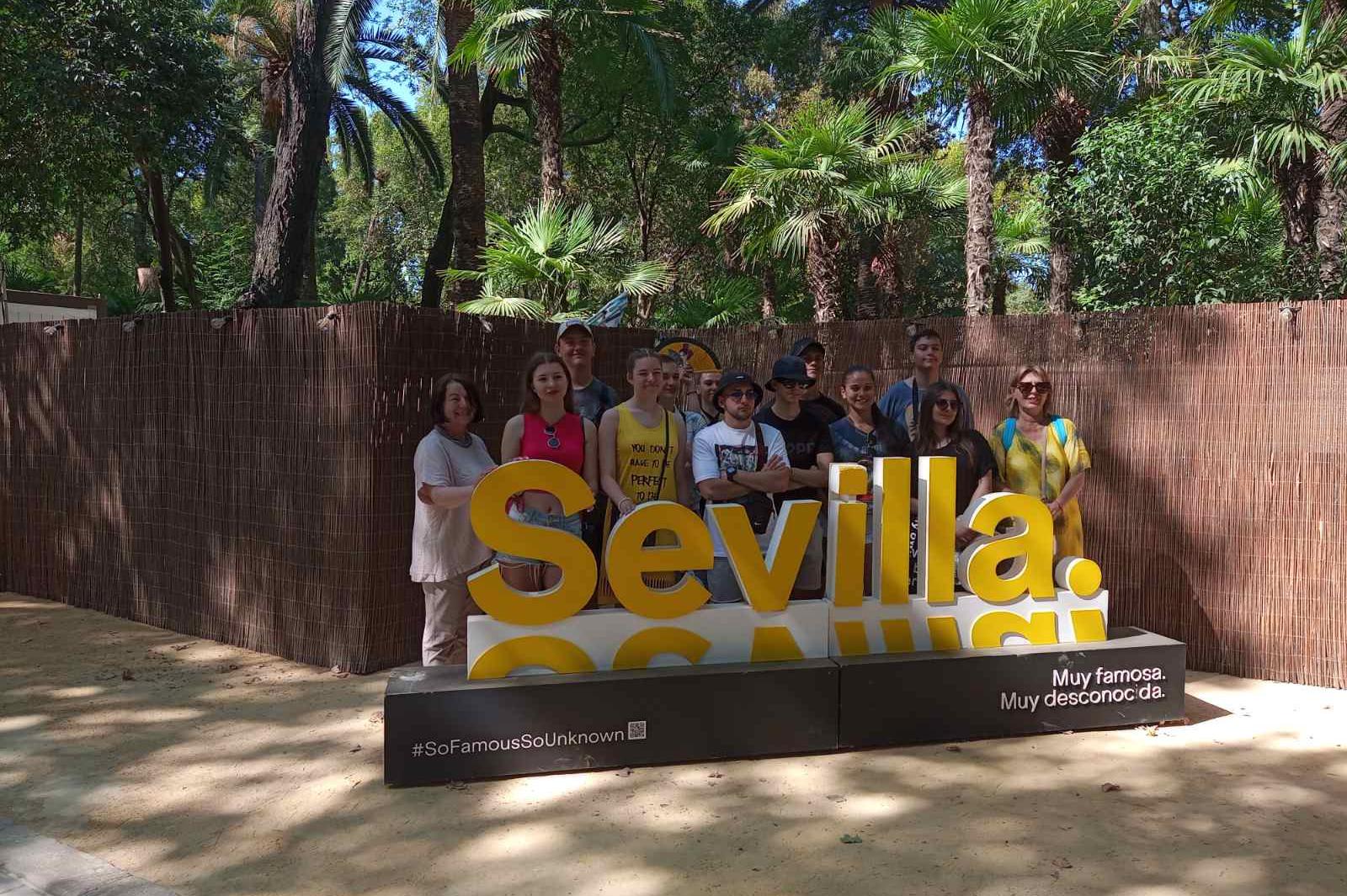 Младежи от Банкя черпиха опит от туристическия бранш в Севиля