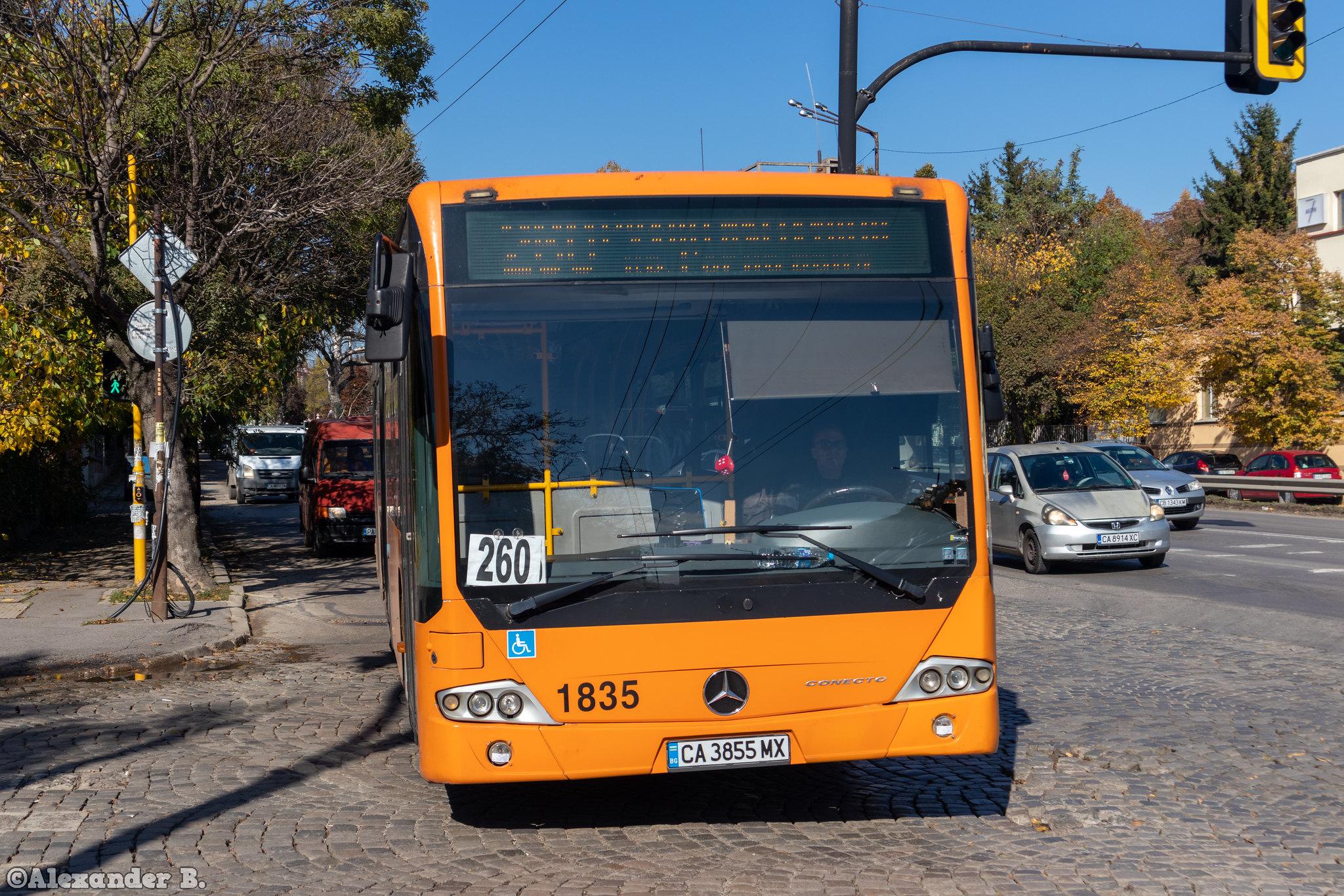 Карлос Контрера: От петък пускаме автобуси с климатици по автобусната 260