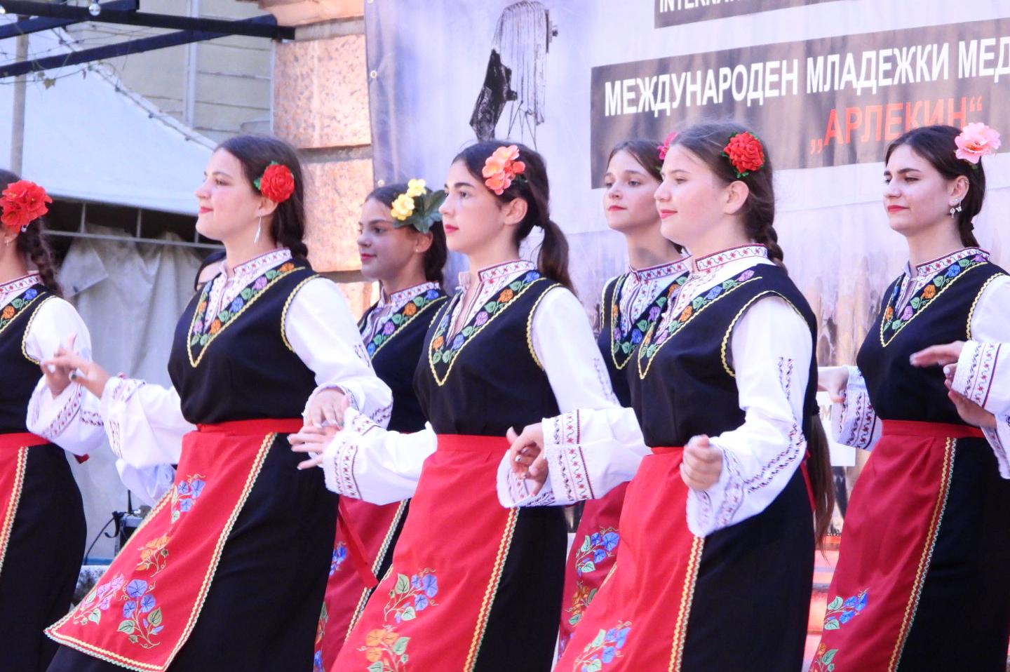 Фестивалът „Чушка пръжка“ събира На Боровец следовници на фолклора