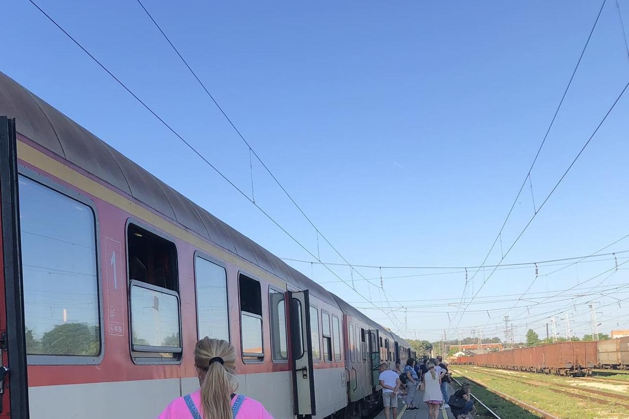От пътниците на БДЖ: В петък вечерта бързият влак София-Видин само с 4 ваго