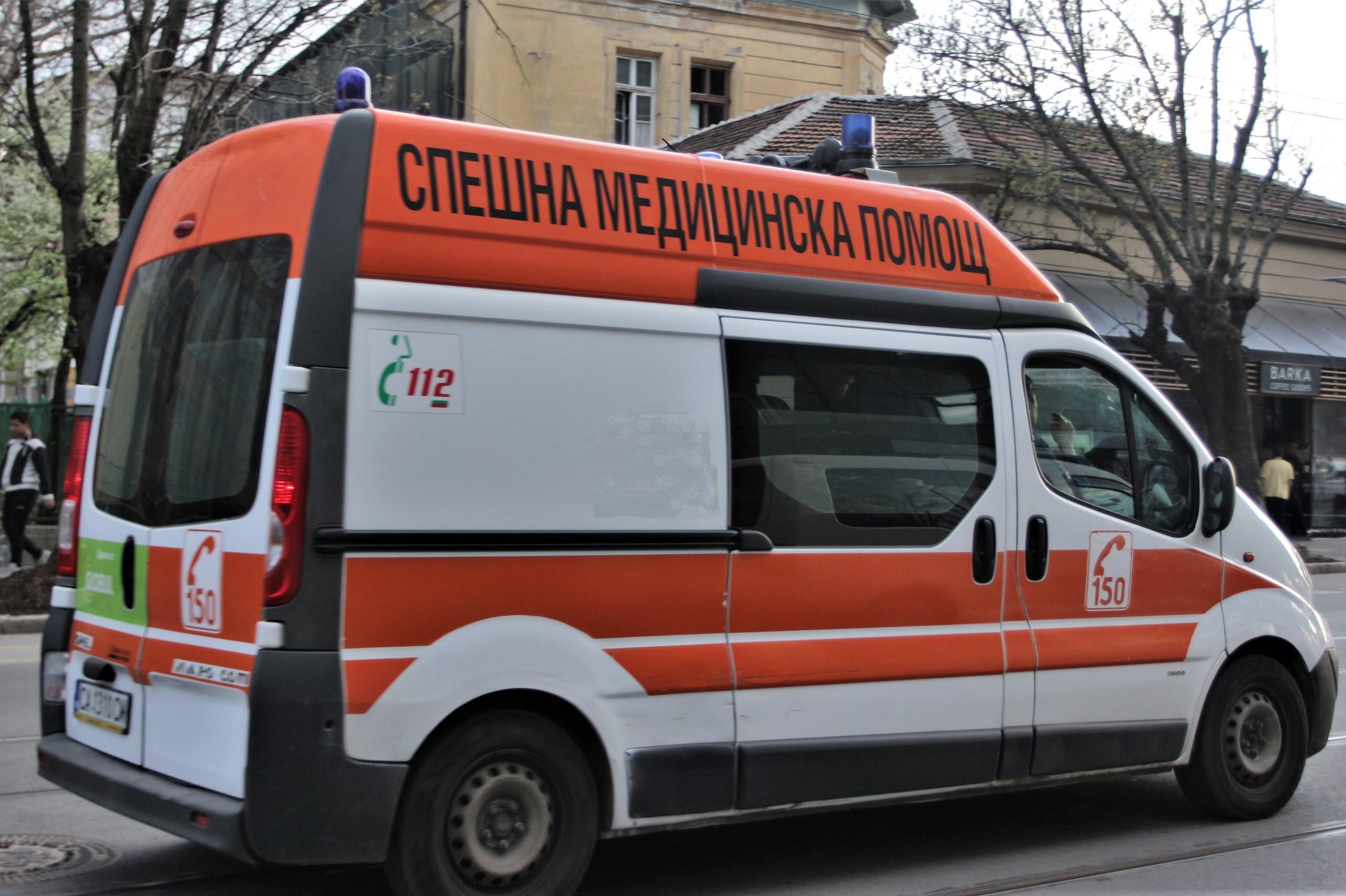 Жена удари в лицето служителка на Спешна помощ в Самоков
