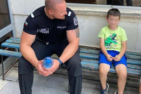 Полицаи от Правец откриха за по-малко от 10 минути изгубено 6-годишно момче